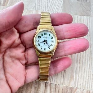 Vintage Lorus ladies gold tone dress watch NEW BATTERY